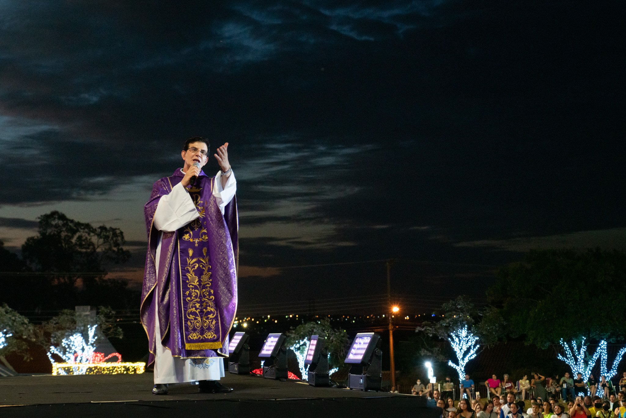 Padre Reginaldo Manzotti emociona o público no Gramadão de Itaipu