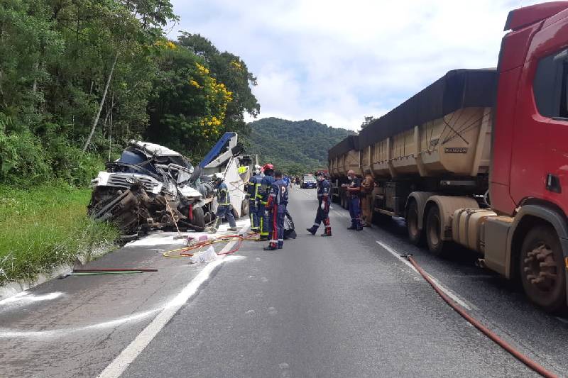 Vítimas de acidente na BR-277 estavam na contramão, diz caminhoneiro -  Massa News