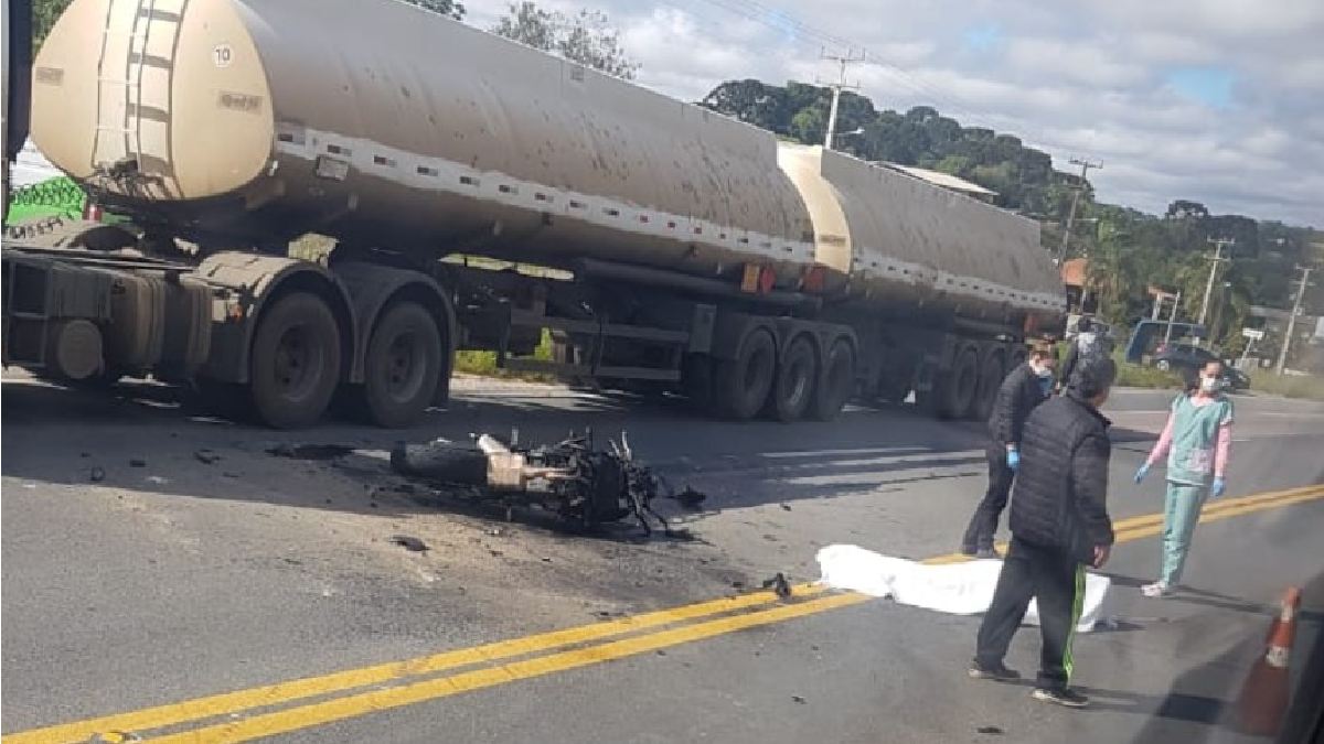 Moto Bate De Frente Com Caminhão E Piloto Morre Na Hora Na Rodovia Do ...