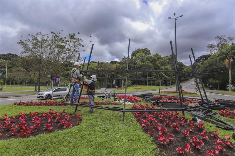 Primeira árvore de Natal de Curitiba é montada no Parque Barigui - Massa  News