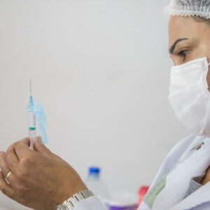 Cerca de 80% dos brasileiros completam vacinação contra Covid-19