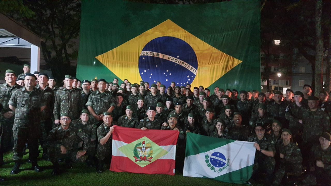 Militares Do Paraná E Santa Catarina Embarcam Para O Norte Do País Em
