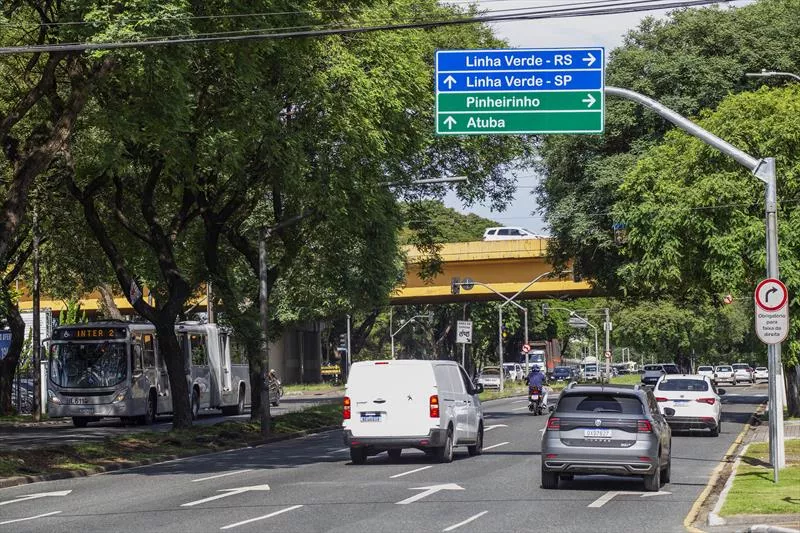 transito-curitiba-obras-complexo-taruma-desvios