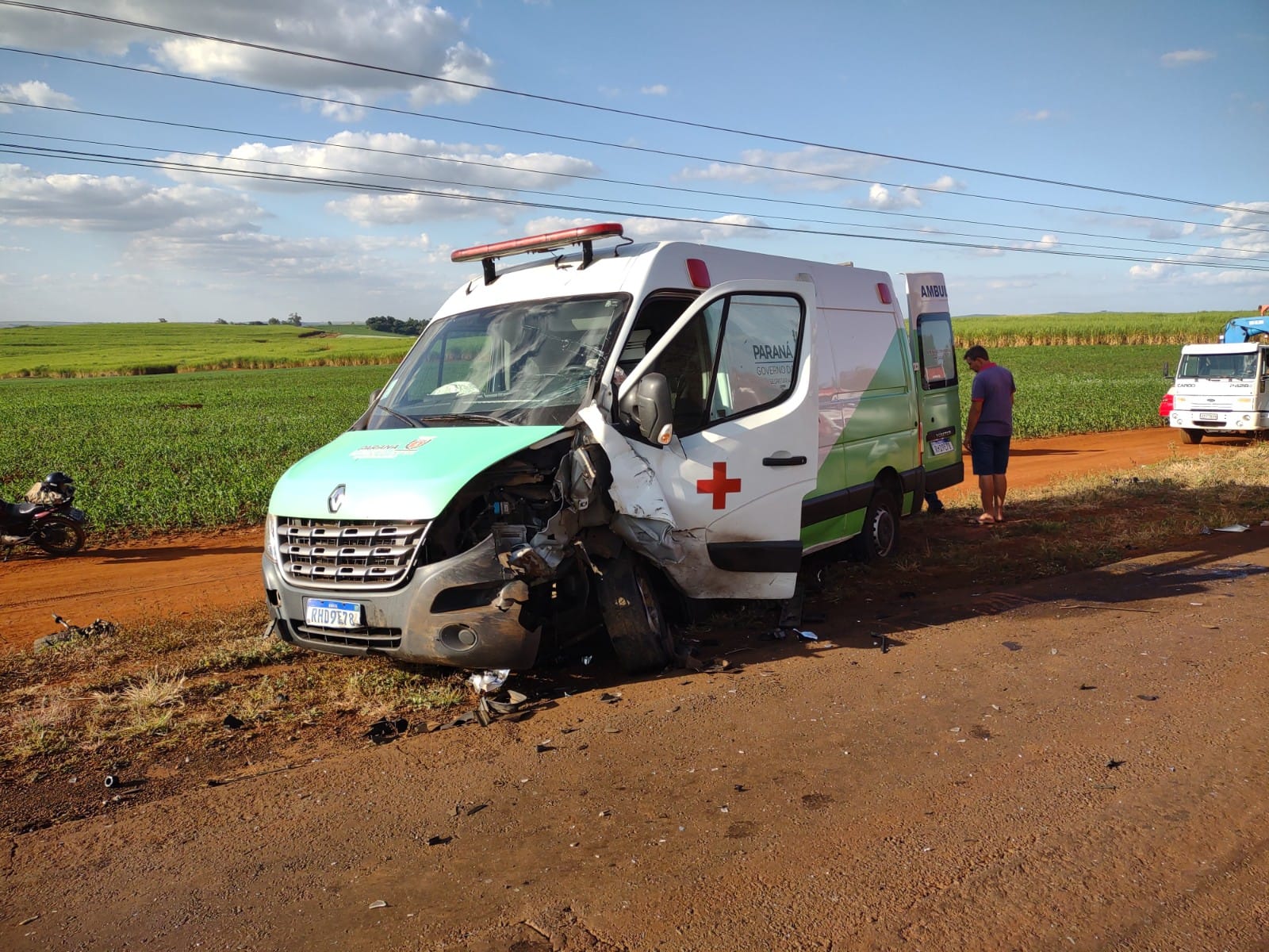 Vídeo: colisão entre quatro veículos deixa oito feridos no Norte do Paraná