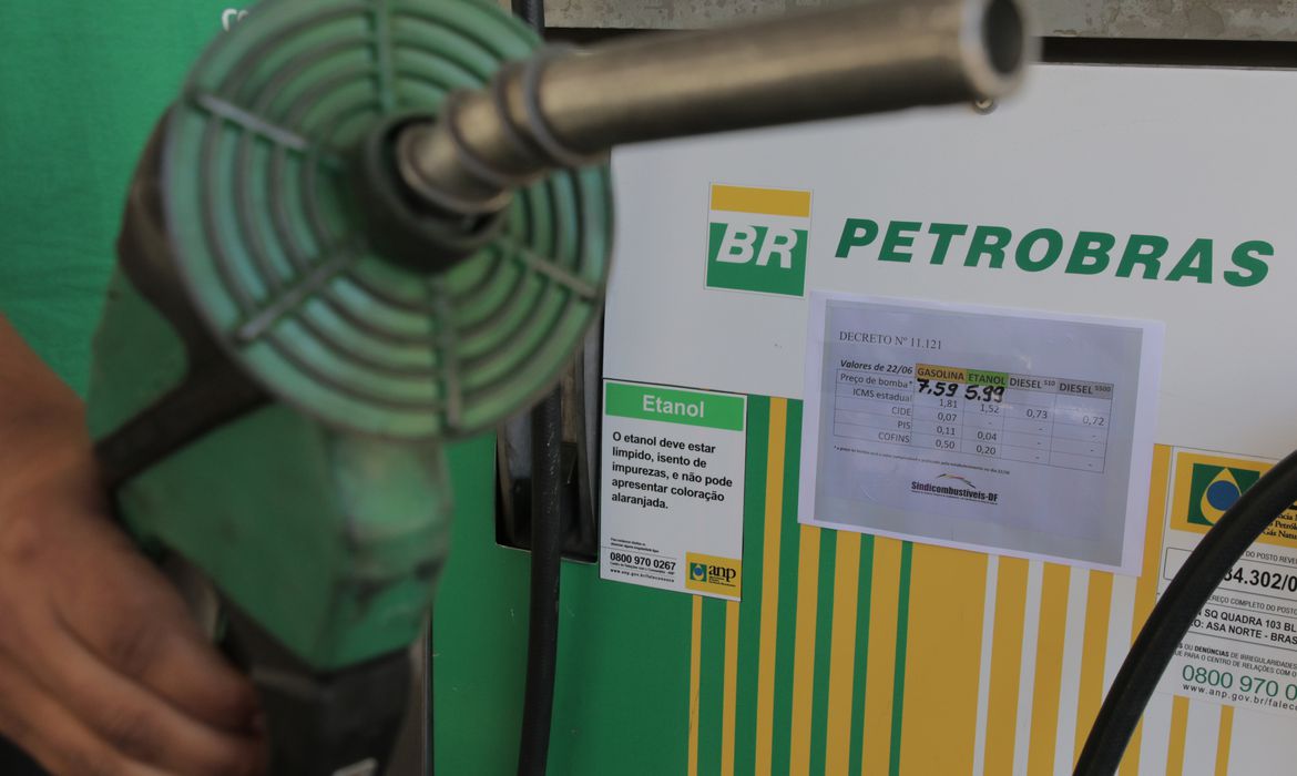 Preço de combustível: canal de denúncias é lançado pelo governo