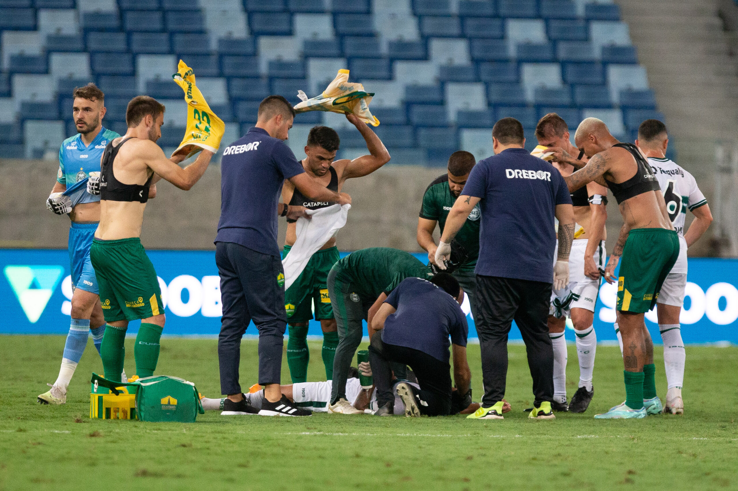 jogador-coritiba-desmaia-em-campo