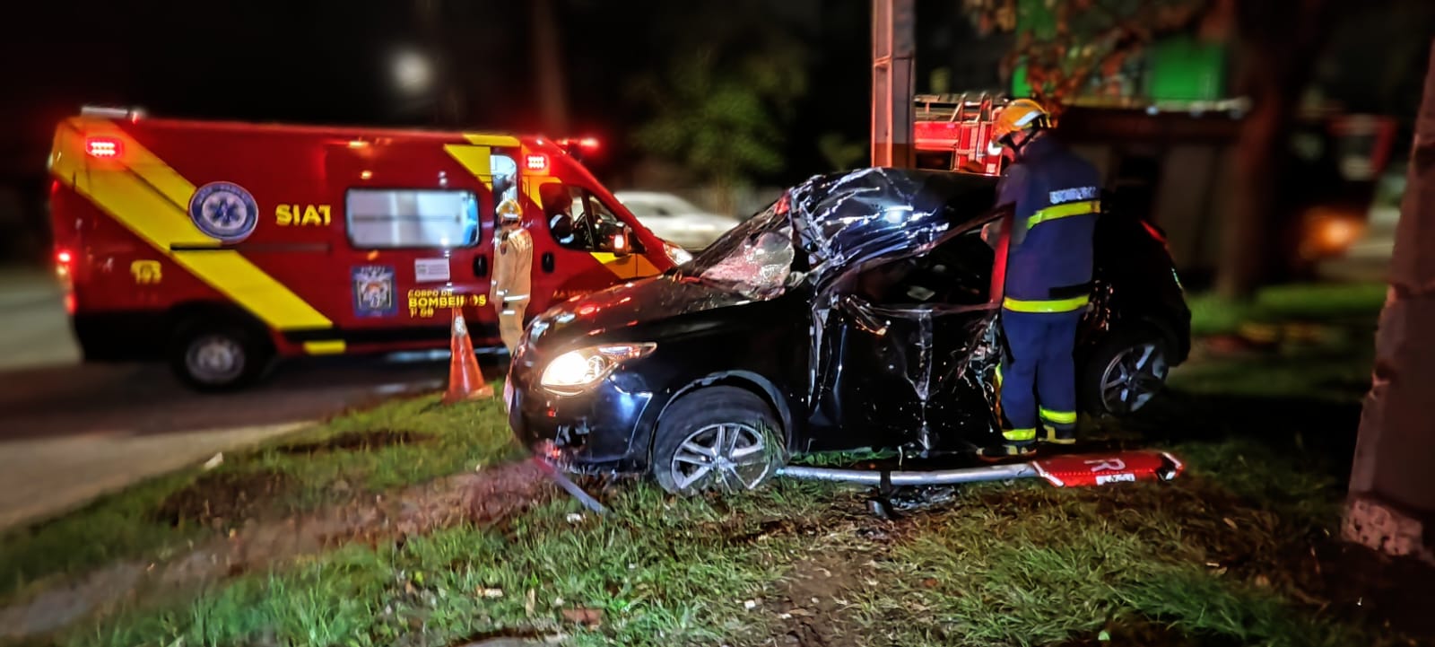 carro-bate-casa-curitiba