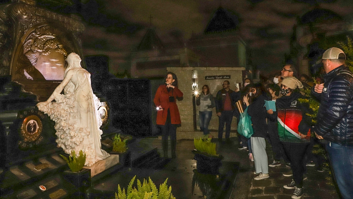 visitas-noturnas-cemiterio