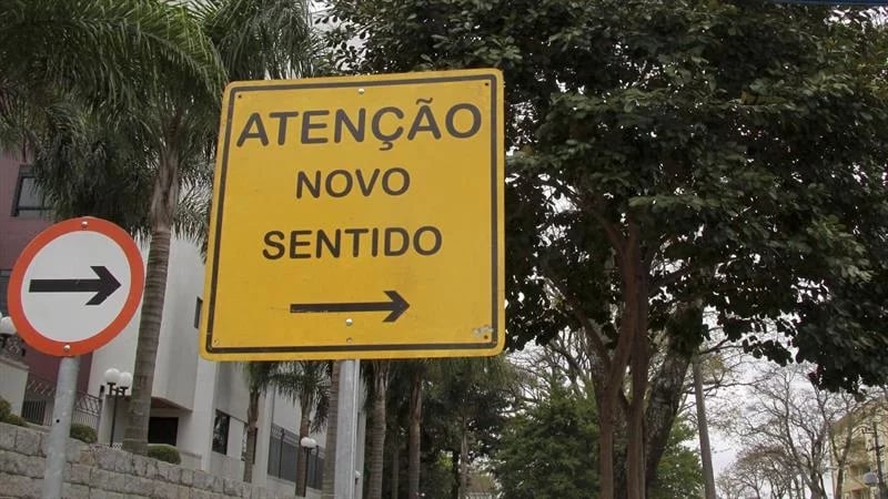 rua-curitiba-novo-sentido