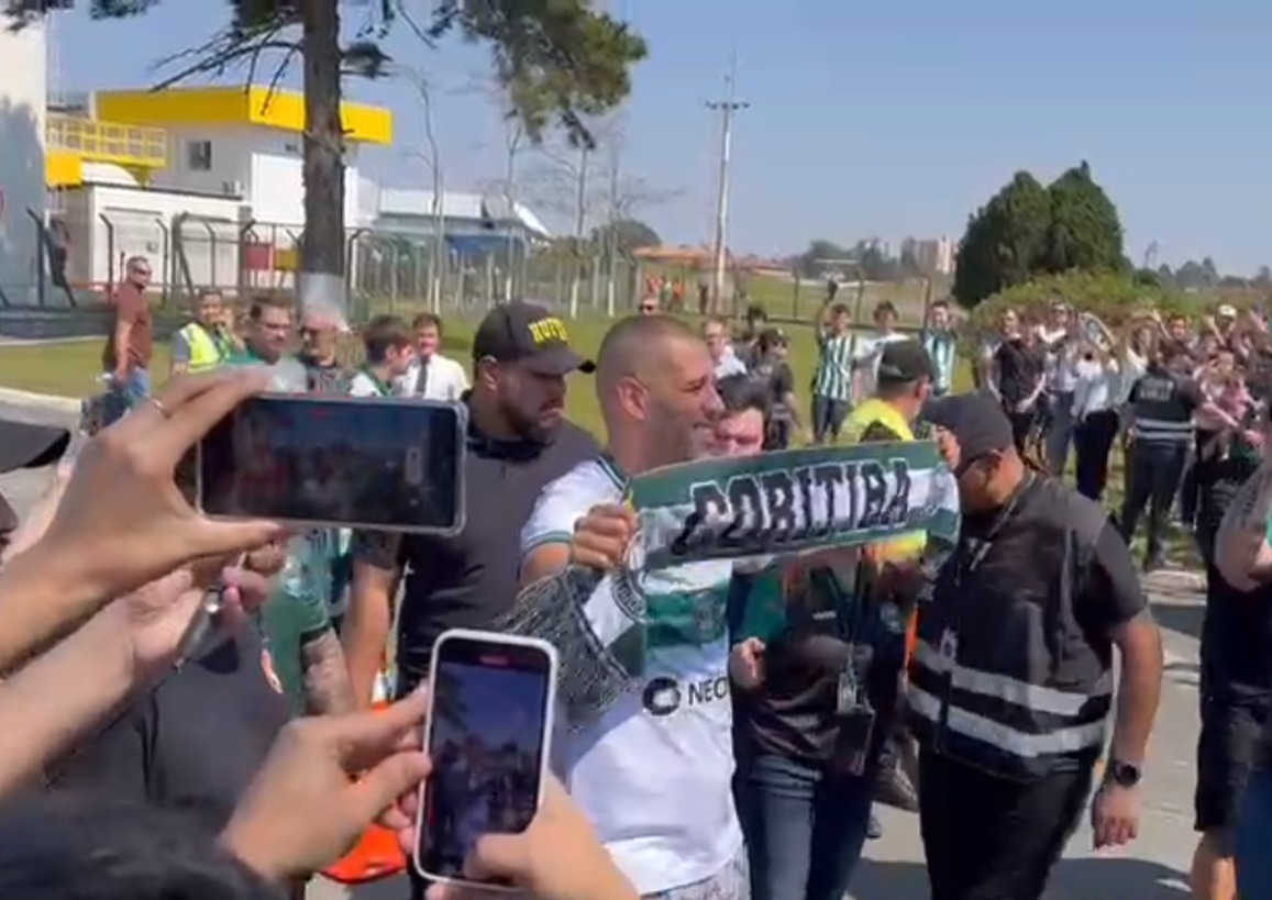 slimani-coritiba-aeroporto