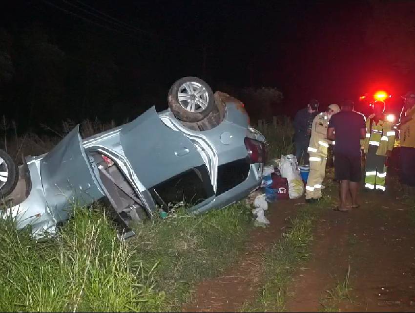 carro-barranco-br-376-10-setembro