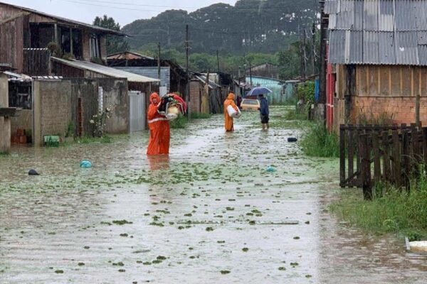 pessoas-afetadas-chuvas-curitiba