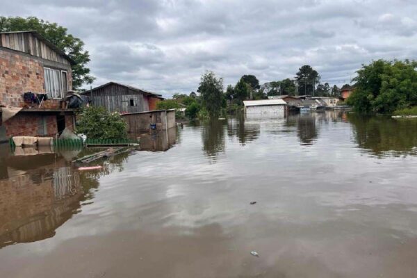 temporal-no-parana-atinge-milhares-de-pessoas