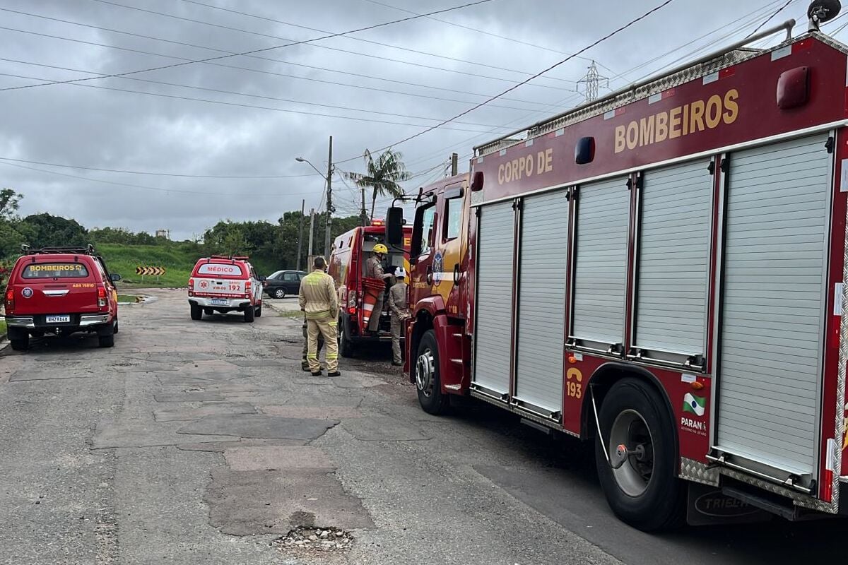 carro-cai-em-cima-de-homem-curitiba