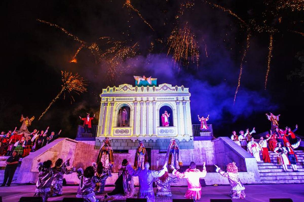 opera-memorial-paranista-natal-de-curitiba