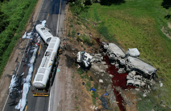 Acidente na PR-092 deixa um caminhoneiro morto e outro ferido