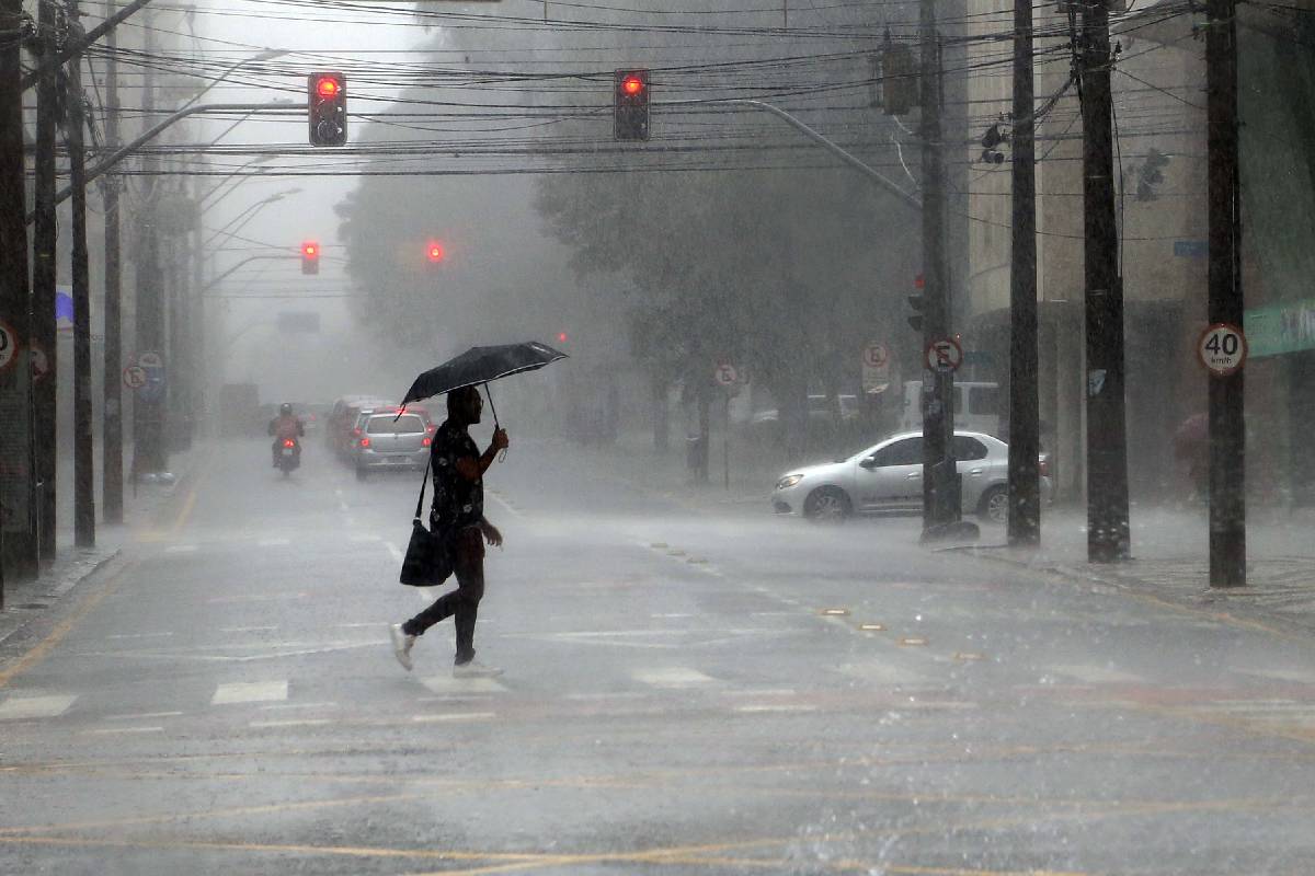 vai-chover-parana-hoje-alerta