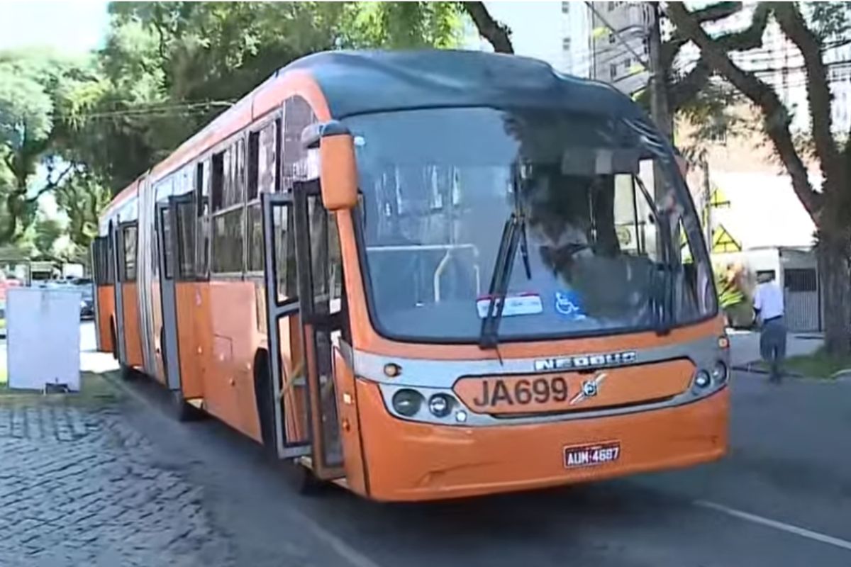 jovem-caiu-onibus