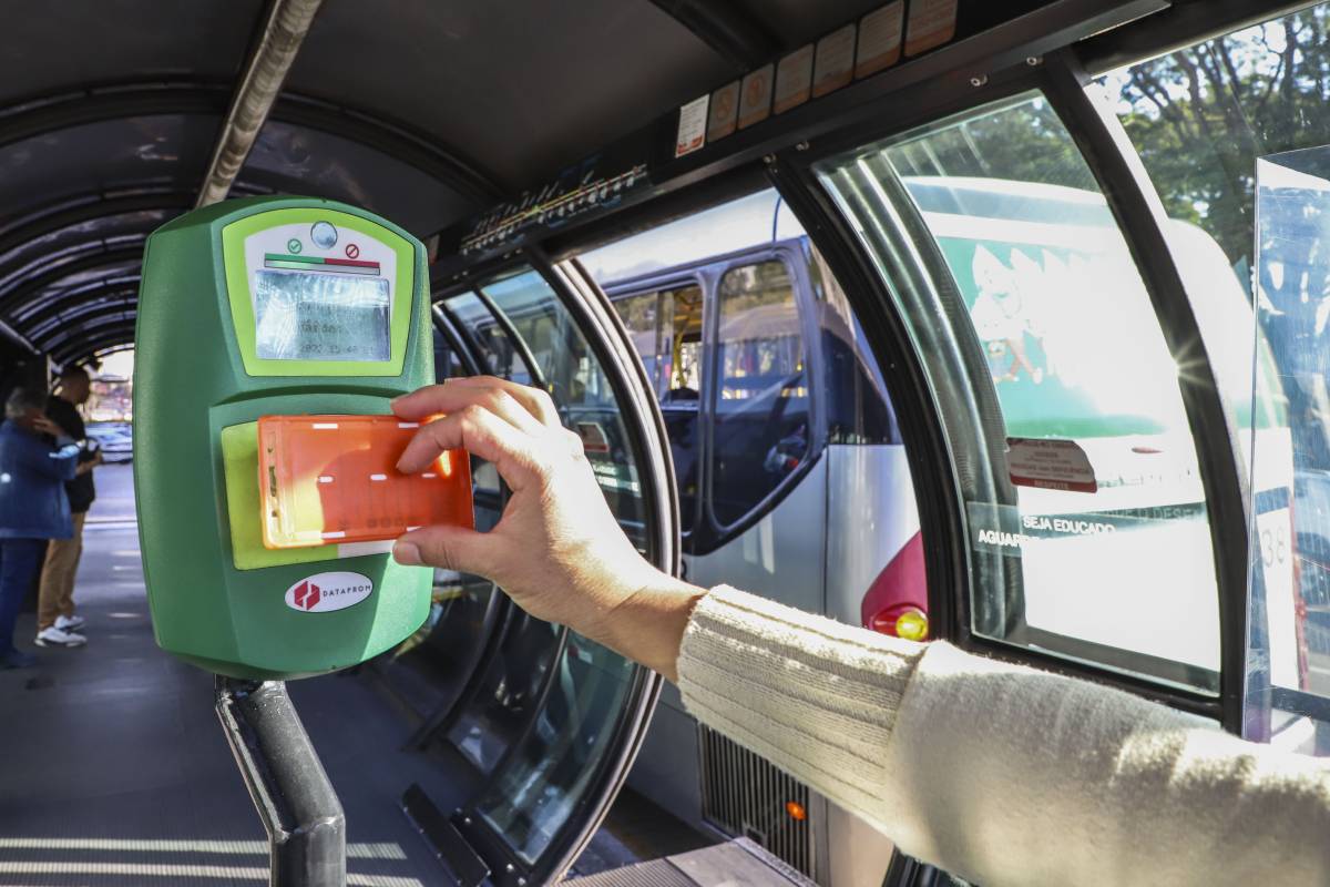 Urbs suspende limitação de uso de cartões de débito e crédito nos ônibus