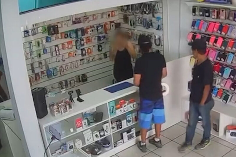 video-trio-assaltantes-roubando-celulares