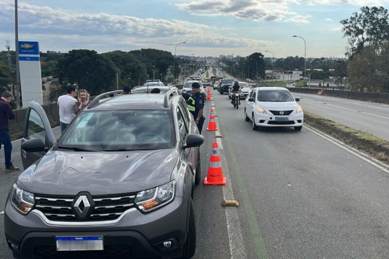 acidente-linha-verde-curitiba-tres-carros