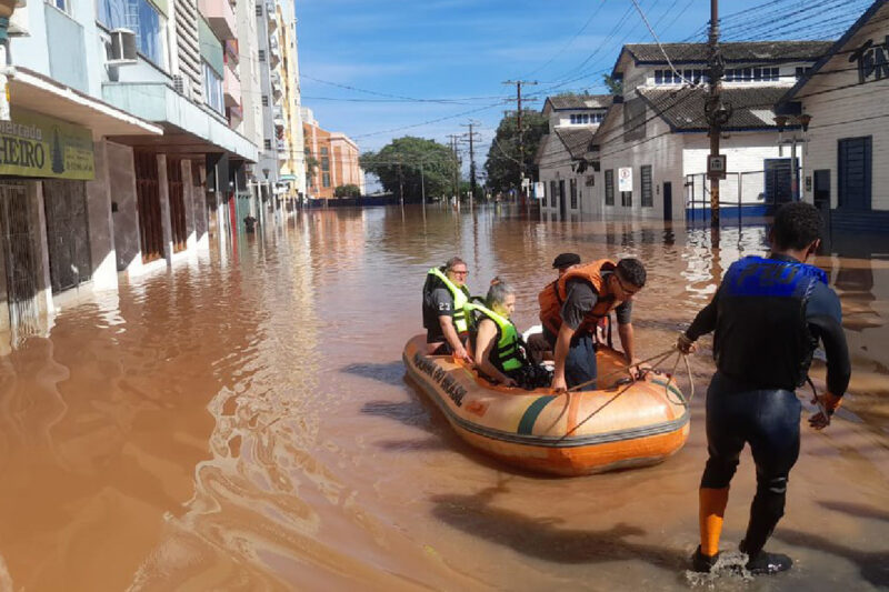 enchentes-no-rs-desalojados