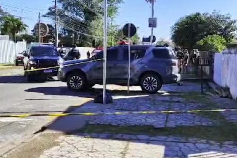 tiroteio-entre-policia-e-homem-carro-furtado-curitiba-hauer