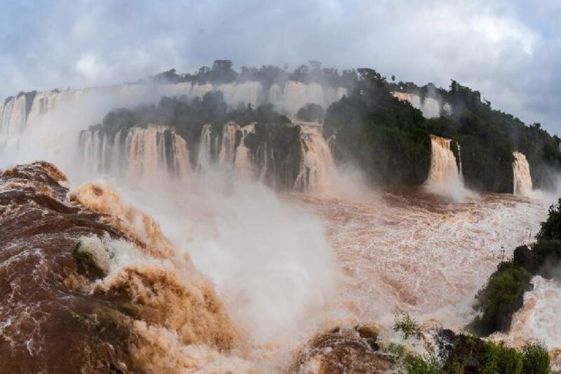 vazao-cataratas-do-iguacu-acima-normal