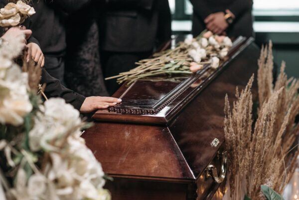 Idosa declarada morta ‘ressuscita’ em funerária dos EUA