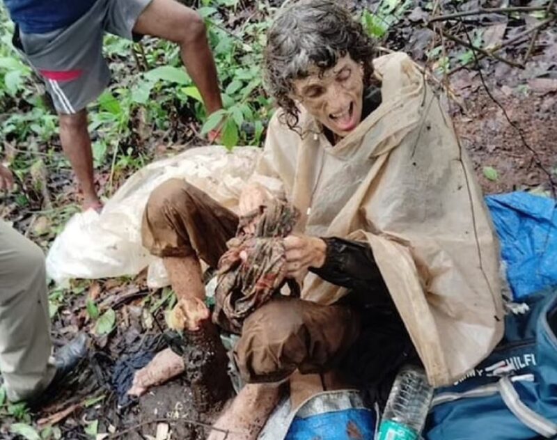 Pastor encontra americana acorrentada a árvore no meio da selva indiana