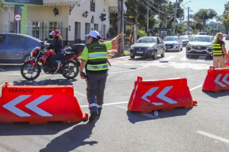 transito-em-curitiba-corrida