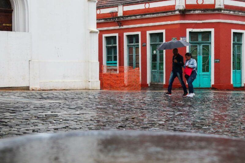 frente-fria-curitiba-chuva