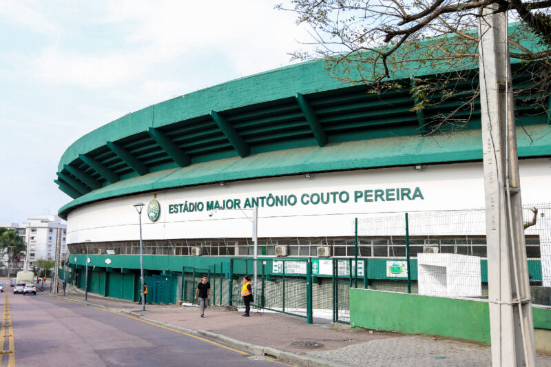 torcedor-do-coritiba-cai