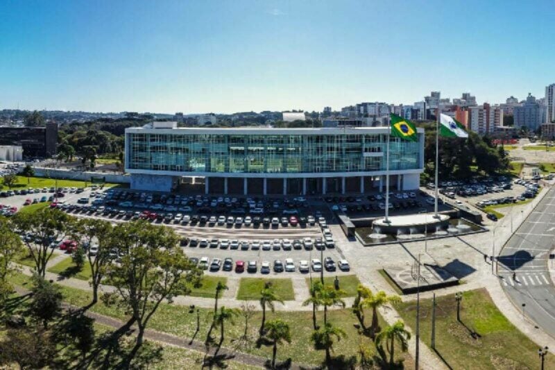 abre-fecha-feriado-parana