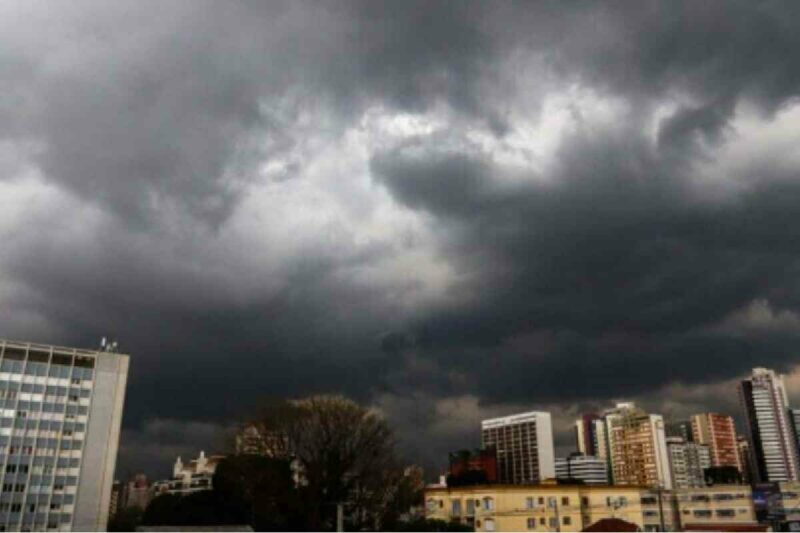 alerta-laranja-de-tempestade-ventos-parana