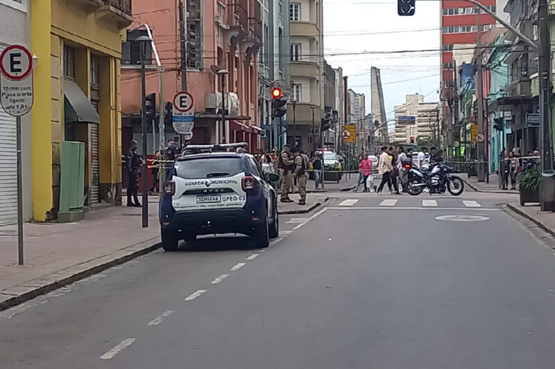 baleado-tiroteio-curitiba-rua-riachuelo